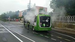 Požár elektrobusu v Hranících s desetimilionovou škodou.