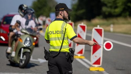 Do Josefova míří desítky tisíc fanoušků. Policie posílí hlídky kvůli festivalu Brutal Assault