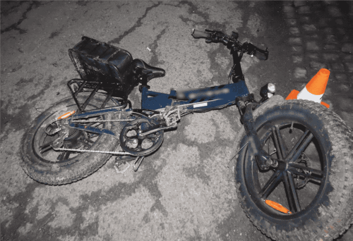 Riskantní jízda skončila pádem: Elektrokolo a téměř 3 promile