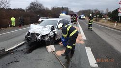 Hasiči na Náchodsku u obce Kleny  vyprošťovali osobu po dopravní nehodě