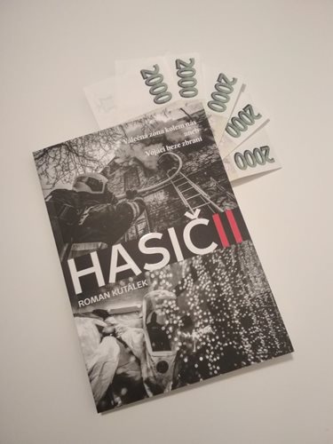 Kniha HASIČI pomáhá