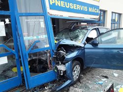Náraz osobního vozidla se obešel bez zranění