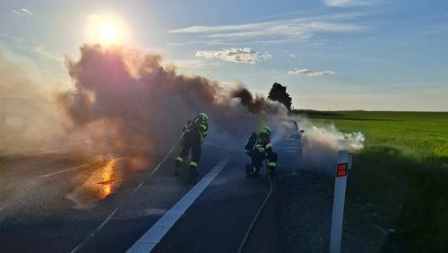 Požár vozidla uzavřel dálnici