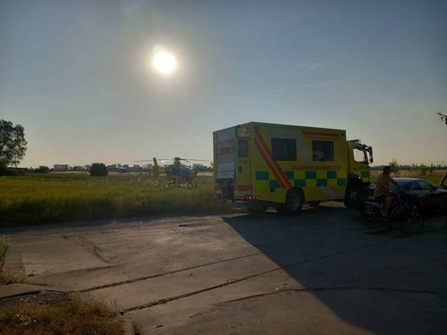 Hasiči zachránili z hořícího bytu dva seniory. Evakuováno bylo dalších dvanáct lidí
