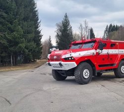 Exploze v Poličských strojírnách: Požár, evakuace a masivní nasazení hasičů