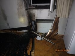 Na požár v prázdném apartmánu upozornily hlásiče