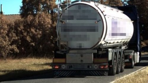 Řídil kamion navzdory šesti zákazům. Policisté ho zastavili kvůli rychlosti