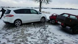 Sněhová nadílka potrápila řidiče na Pardubicku