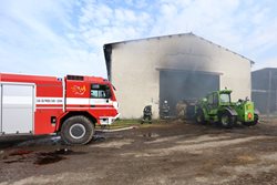 K náročnému zásahu v Makově byla povolána těžká technika Záchranného útvaru HZS ČR
