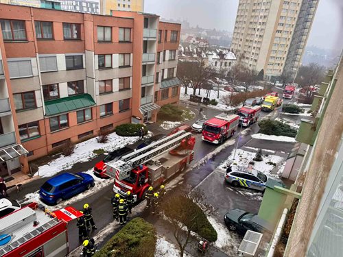 Požár v bytě vyžádal zásah tří jednotek hasičů