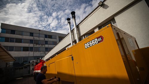 Nemocnice potřebovala šest hodin náhradní energie. Hasiči nasadili dvě výkonné elektrocentrály