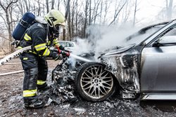 Požár zaparkovaného automobilu