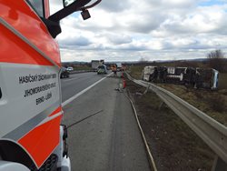 Převrácený elektrobus na D1