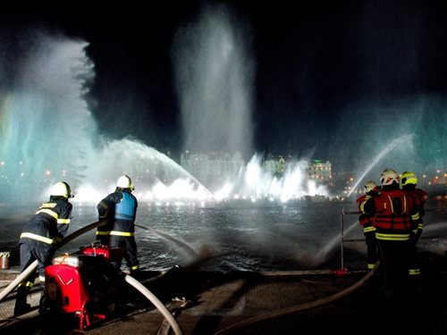 FOTOGALERIE Největší hasičský světelný koncert uctil 100. výročí vzniku Československa