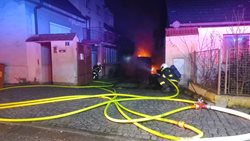 Peklo v Táboře: Požár dodávky s acetylénem ohrozil okolí