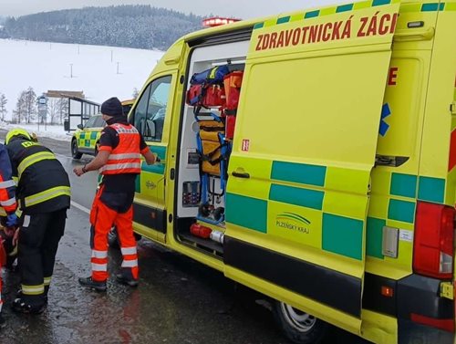 Řidič pod vlivem alkoholu způsobil srážku dvou vozidel se zraněním osob