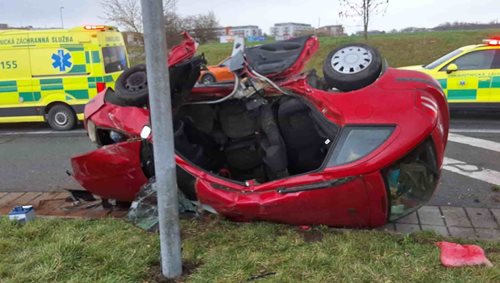Náraz vozidla přiměl záchranáře k rychlému zásahu