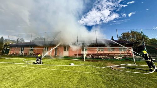 Plameny pohltily budovu, škoda dosáhla desítek milionů