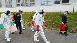 Hasiči dezinfikovali základní školu a stanici báňských záchranářů