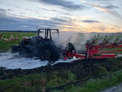 Škoda za čtyři milióny po požáru traktoru v Břilicích