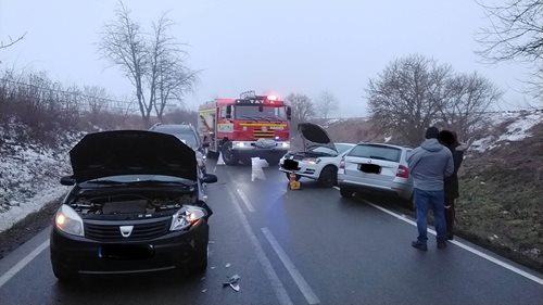 Ranní ledovka vyvolala desítky dopravních nehod
