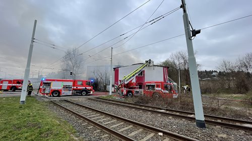 Požár skladovací haly