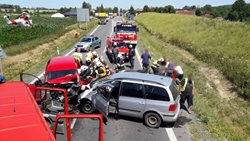 Dopravní nehoda dvou osobních vozidel