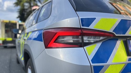 Muž ležel bezmocně na podlaze bytu. Kamarádka se začala bát o jeho život a zavolala policii
