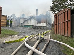 Požár domu napáchal škodu za 10 miliónů