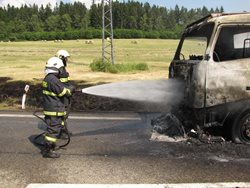  Silnici u Hořic na Šumavě dnes před polednem blokoval požár kamiónu