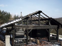 Nesprávná instalace topidla a kouřovodu způsobila v noci požár na Hodonínsku 