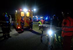 Zábavní pyrotechnika vážně zranila mladého muže, na místo letěl vrtulník