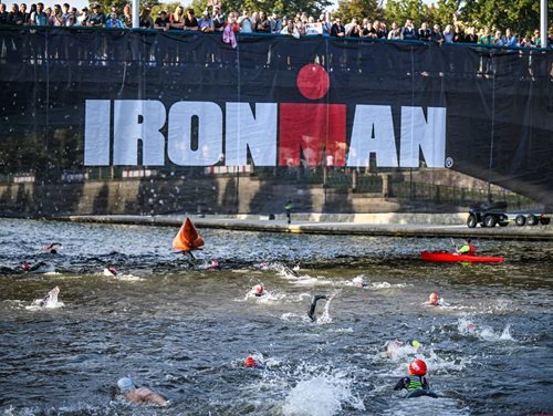 Triatlon Ironman v Hradci Králové: Hasiči a záchranáři zářili na trati i ve výsledcích