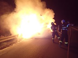 V obci Horní Lhota na Zlínsku hořel osobní automobil. Aktualizace
