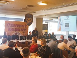 Konference Červený kohout byla zahájena