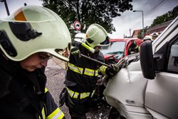 Dopravní nehody uzavřely silnice