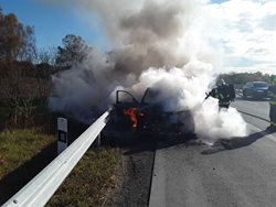 Na dálnici D1 hořel osobní vůz