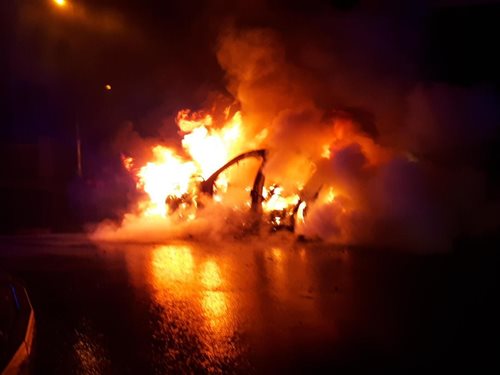 Silné bouřky v kraji a dva noční požáry osobních automobilů