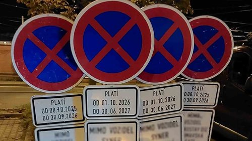 Pár tahů černou fixou a hrozí mu až rok vězení. Devatenáctiletého mladíka viděli policisté