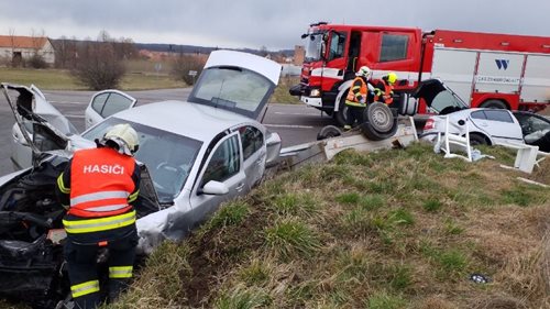 Dopravní nehoda si vyžádala dvě zraněné osoby