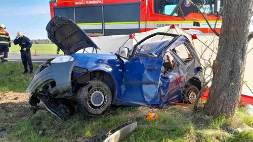 Tragický střet dvou aut skončil ztrátou života