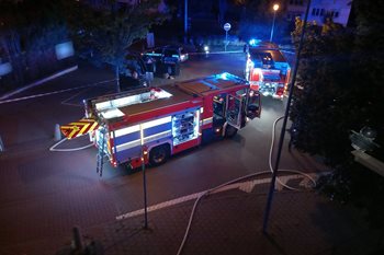 Hasiči zachránili muže z hořícího bytu, škoda přes tři miliony