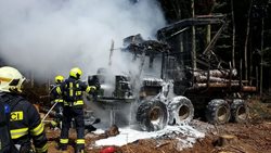 V Bojanově hasiči hasili požár lesní vyvážečky