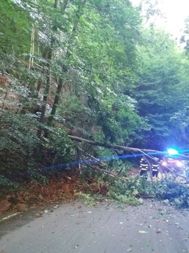 Sesuv svahu na silnici