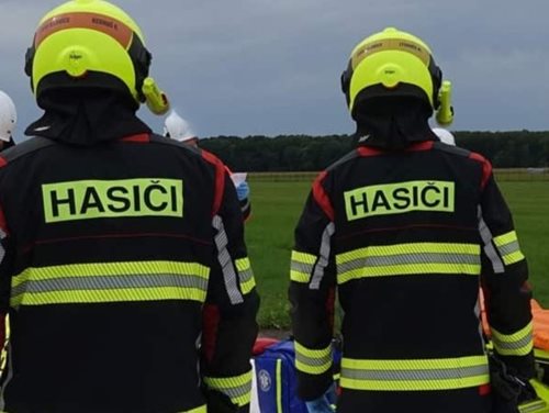 Pád sportovního letadla měl tragický konec