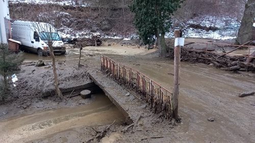 Protržení jímky zasáhlo řeku Dyji a ohrozilo okolí