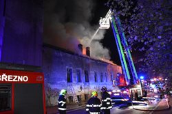 Ráno v Ústeckém kraji hořel jak rodinný domek, tak bývalá loděnice 