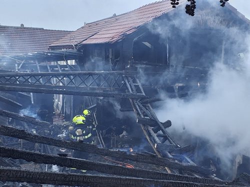 Požár dílny způsobil rozsáhlé škody