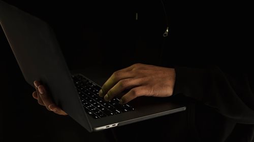 Za převod 245 tisíc dostal 2 450 korun. Teď mu kvůli snadnému výdělku hrozí vězení