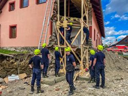 Video: Stabilizujeme poškozené budovy na Jesenicku